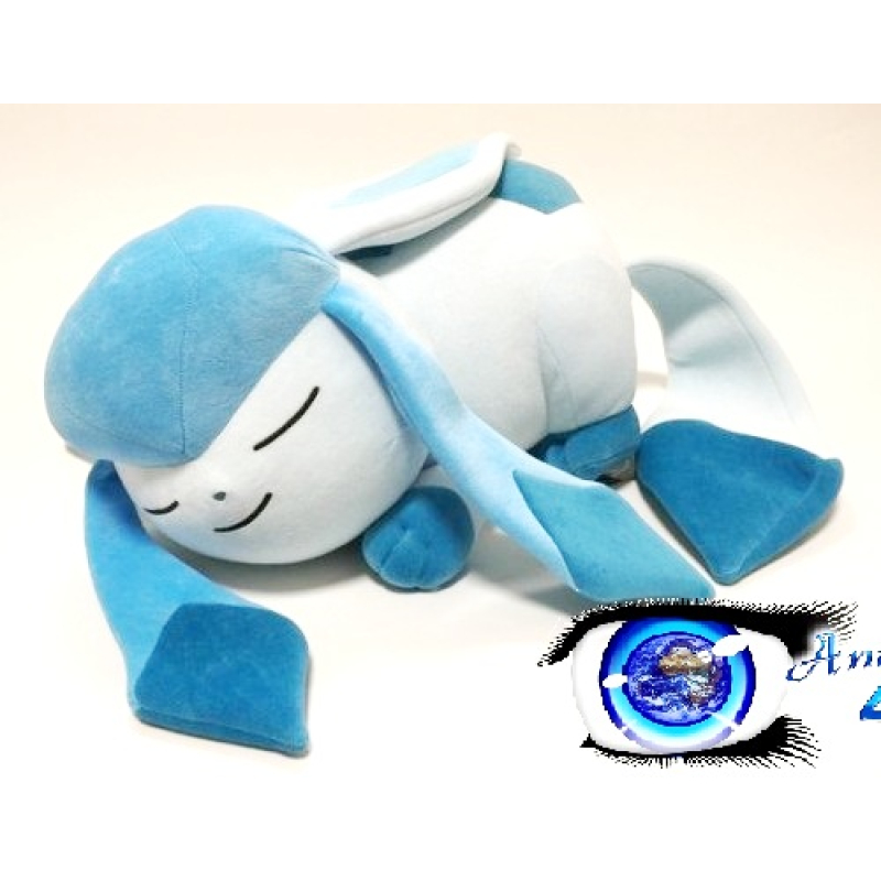Officiële Pokemon center Knuffel Glaceon slapend +/- 78cm (lang)